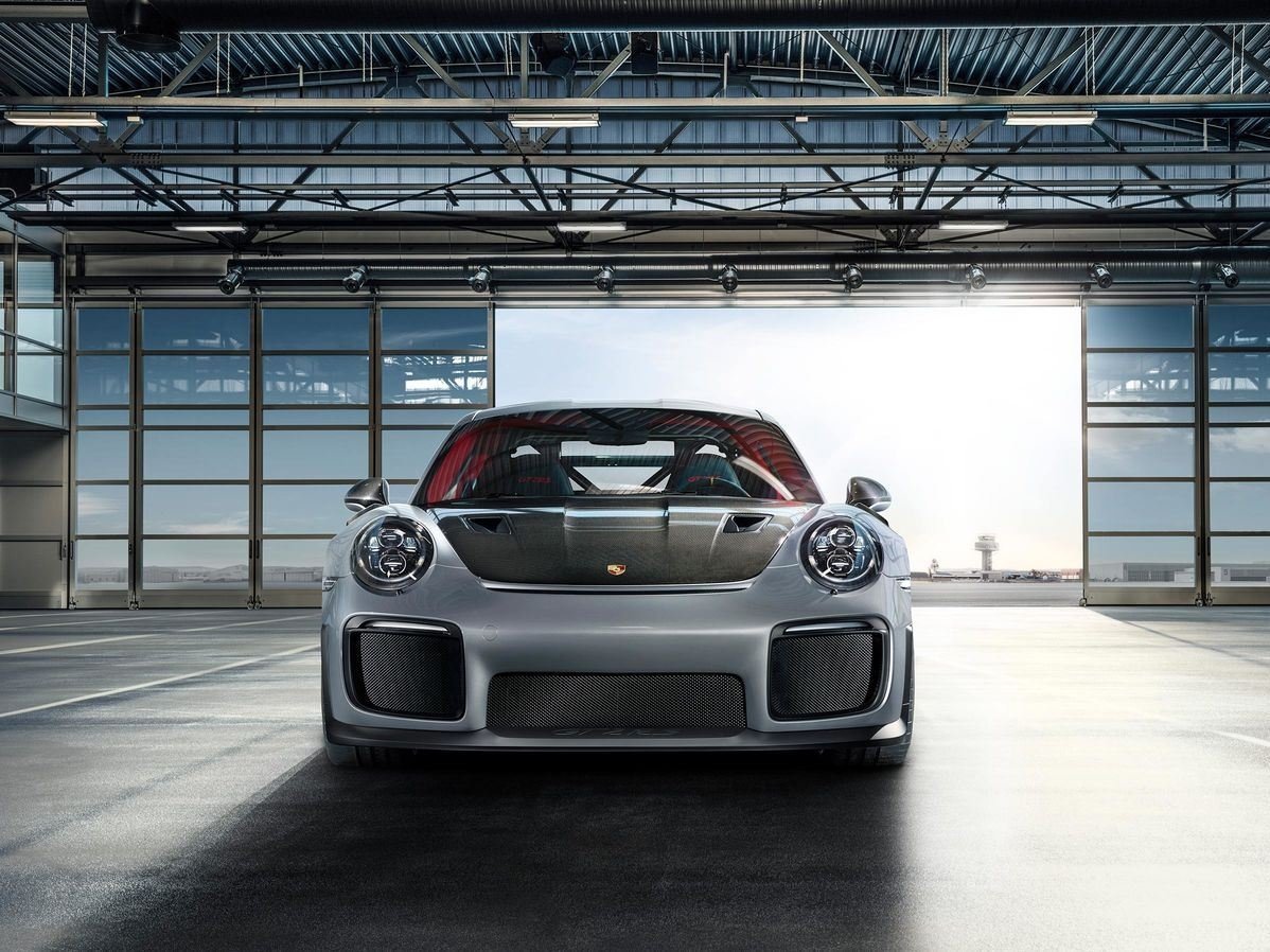 По данным расхода бензина 1 комплектации 911 ГТ2 991  расчитаем расход газа. Посчитаем на сколько заправка газом дешевле. Сколько километров проедет 911 ГТ2 без дозаправки.