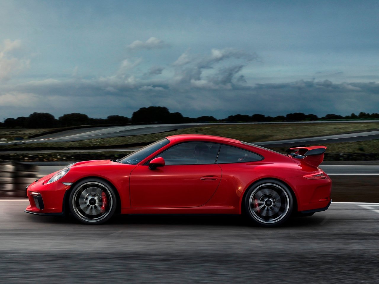 По данным расхода бензина 2 комплектаций 911 ГТ3 991 Рестайлинг  расчитаем расход газа. Посчитаем на сколько заправка газом дешевле. Сколько километров проедет 911 ГТ3 без дозаправки.